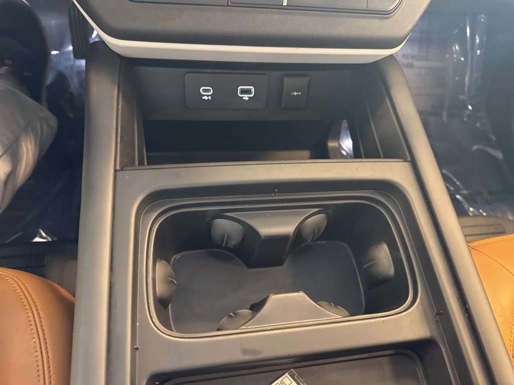 Used 2023 Land Rover Defender 110 SE image 28