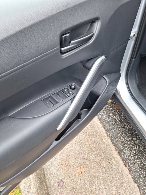 Used 2024 Toyota Corolla Cross LE image 9