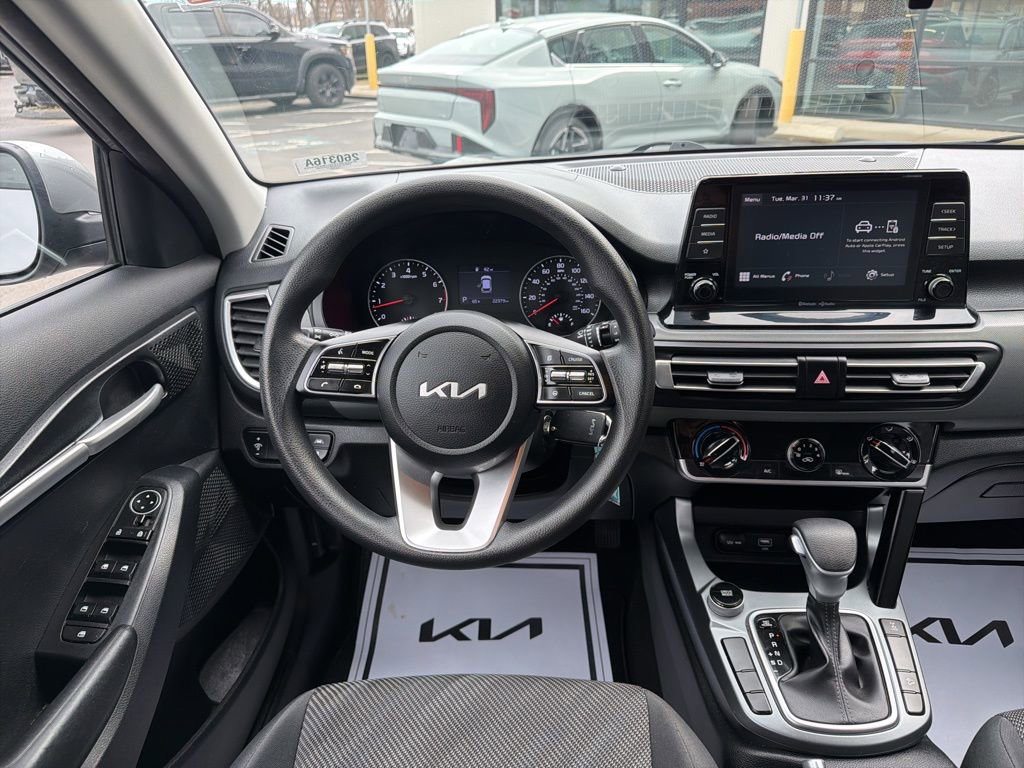 Certified 2022 Kia Seltos LX image 23