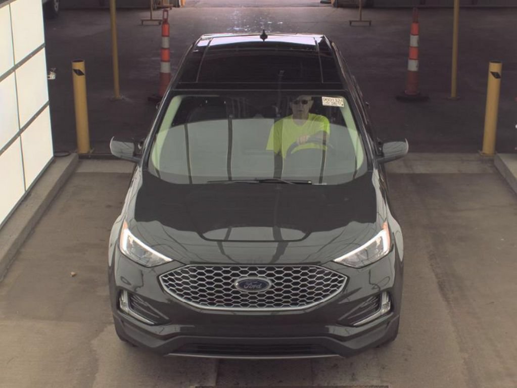 Used 2023 Ford Edge SEL w/ Convenience Package AWD/4WD image 3