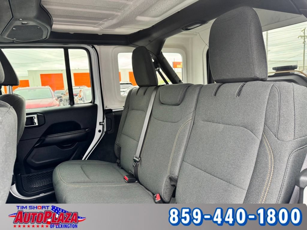 Used 2026 Jeep Wrangler Unlimited Sahara AWD/4WD image 33