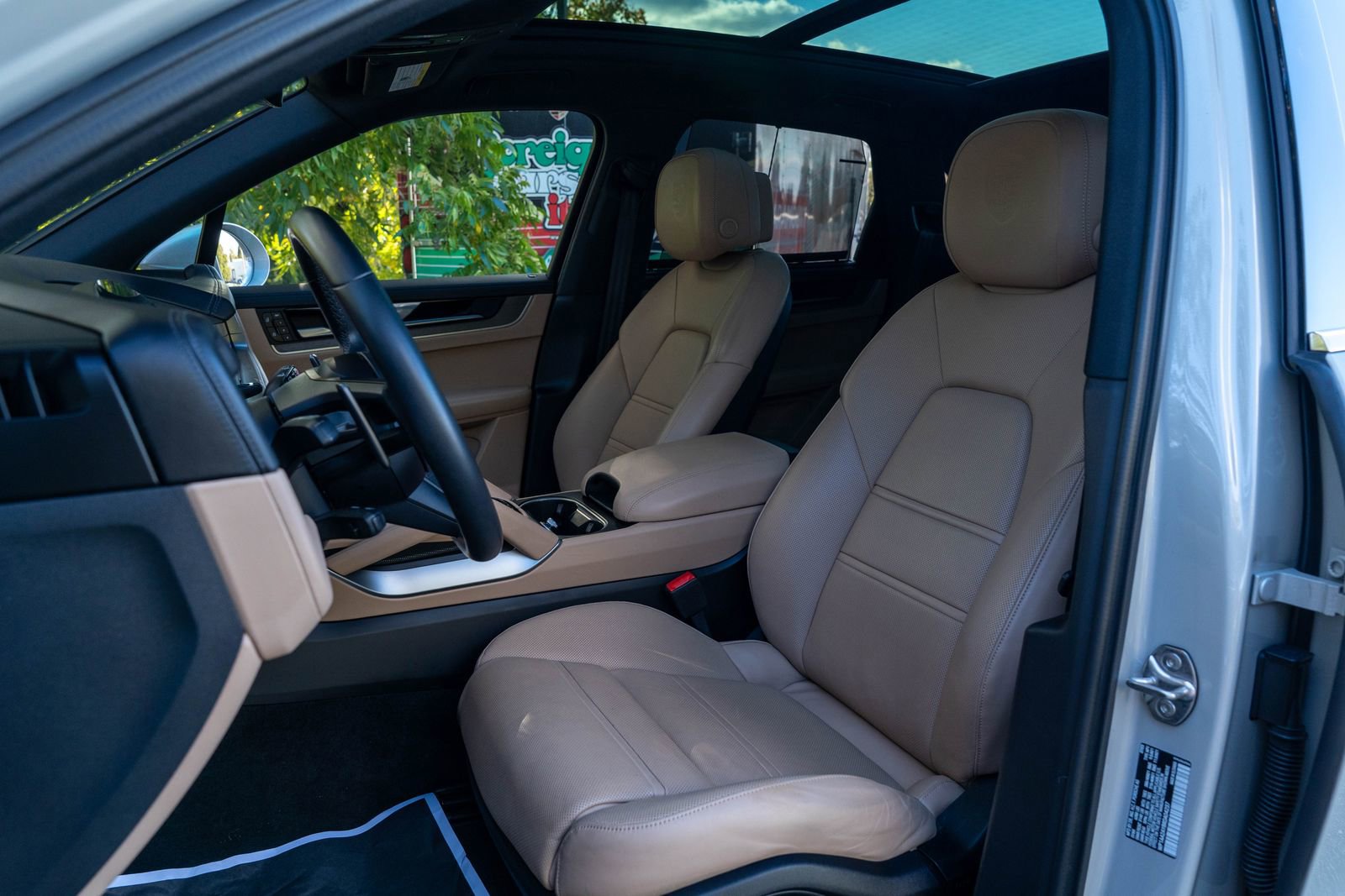 Certified 2024 Porsche Cayenne image 5