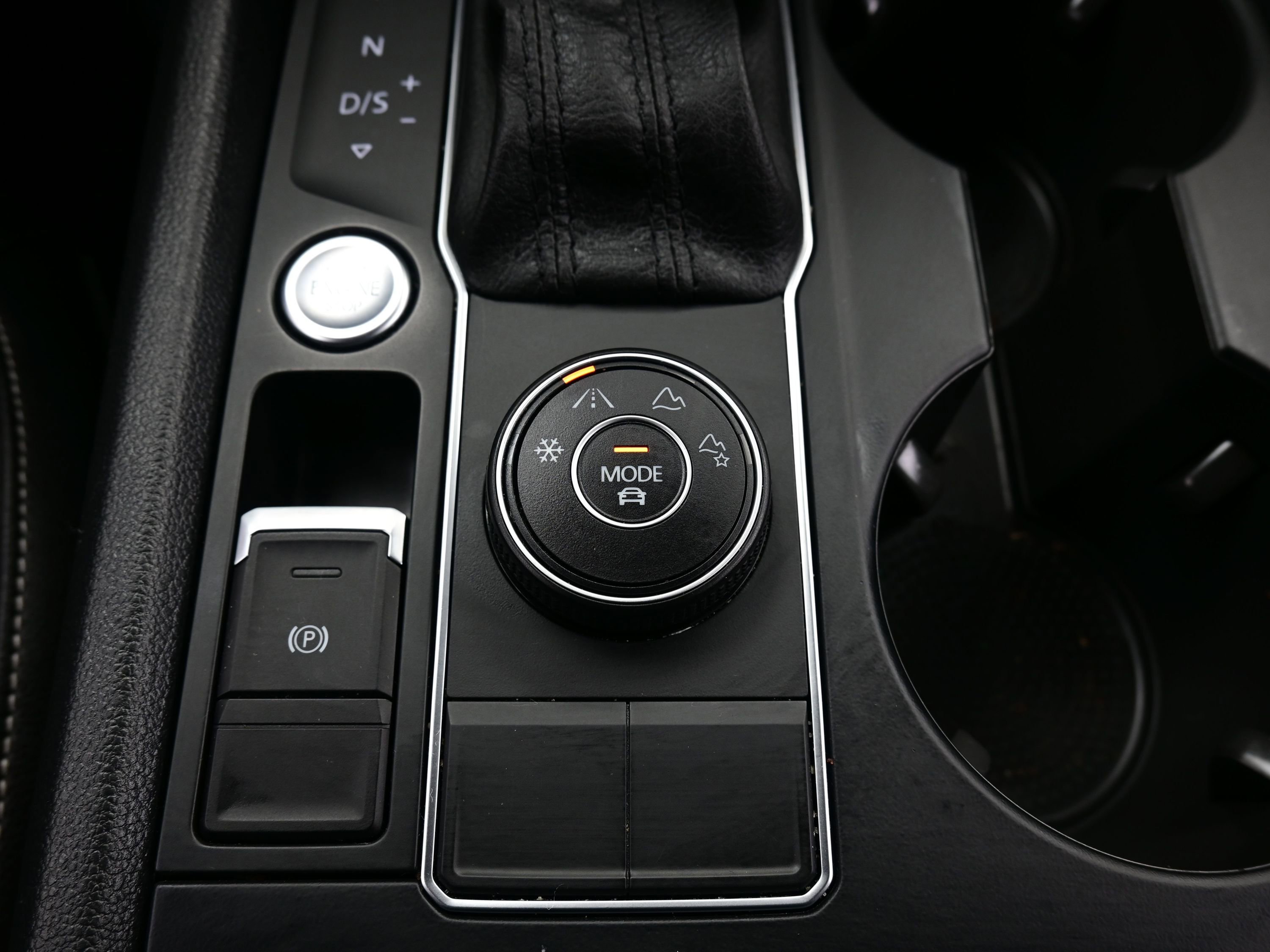 Used 2020 Volkswagen Atlas Cross Sport SE image 22