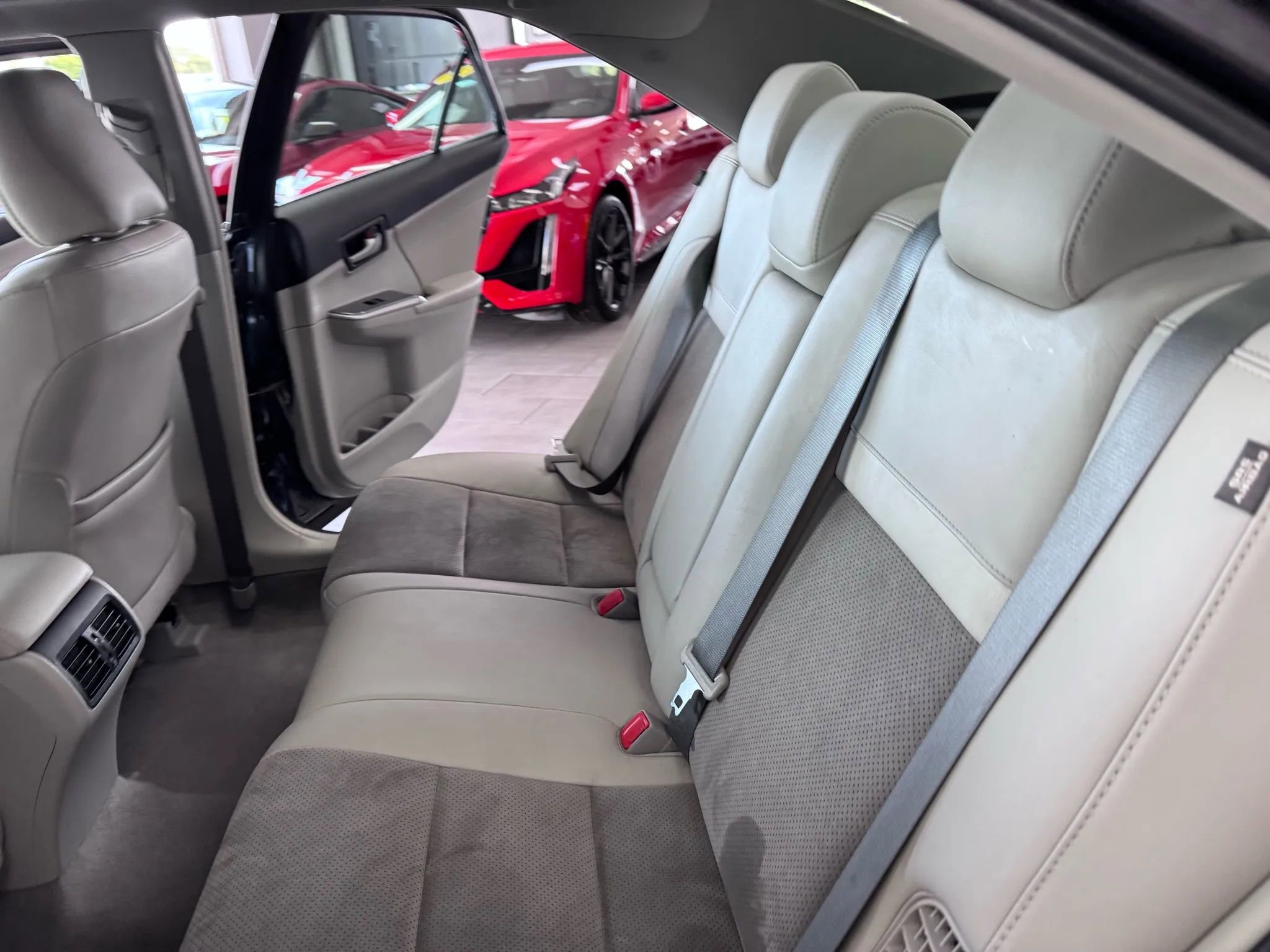 Used 2014 Toyota Camry XLE image 19