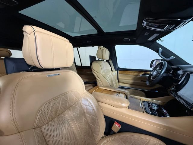Used 2022 Jeep Grand Wagoneer Series III w/ Rear Seat Video Group 1 AWD/4WD image 92