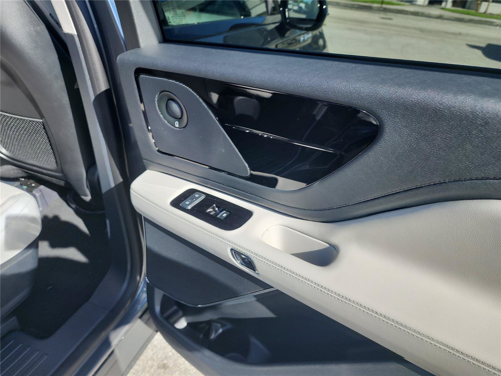 New 2027 Lincoln Aviator Reserve w/ Jet Appearance Package RWD image 26