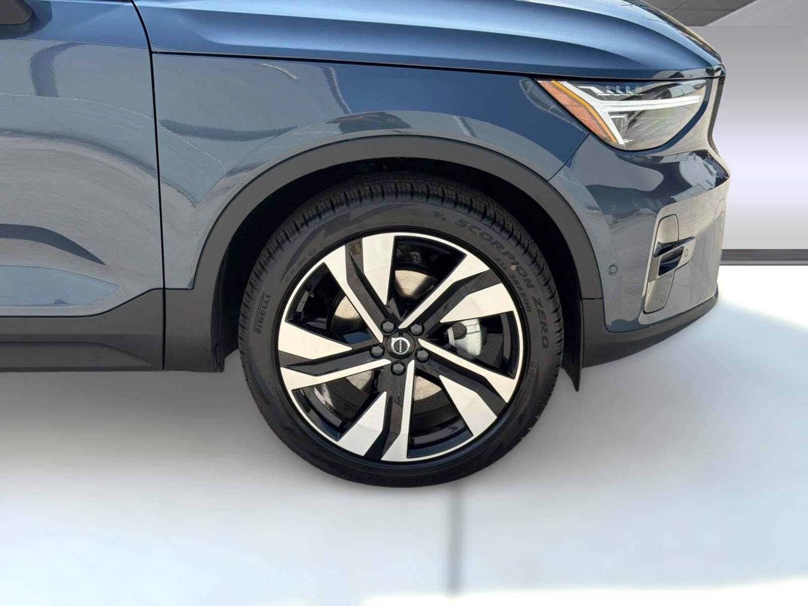 New 2026 Volvo XC40 B5 Ultra w/ Climate Package AWD/4WD image 12