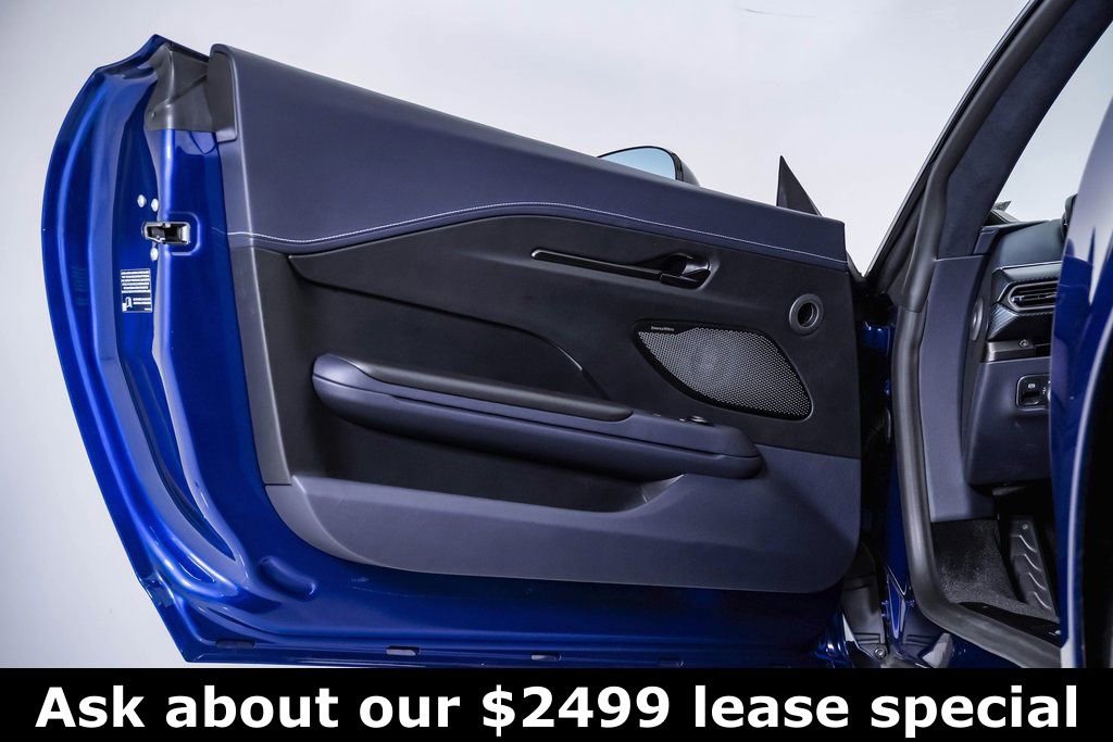 Used 2025 Aston Martin V8 Vantage Coupe image 30