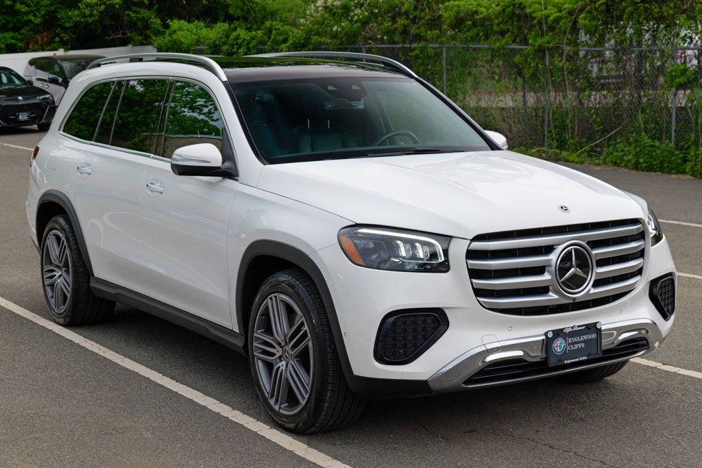Used 2024 Mercedes-Benz GLS 450 4MATIC image 9