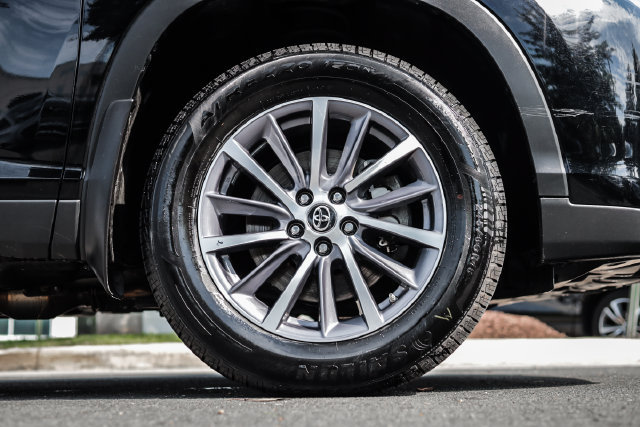 Used 2019 Toyota Highlander XLE AWD/4WD image 13
