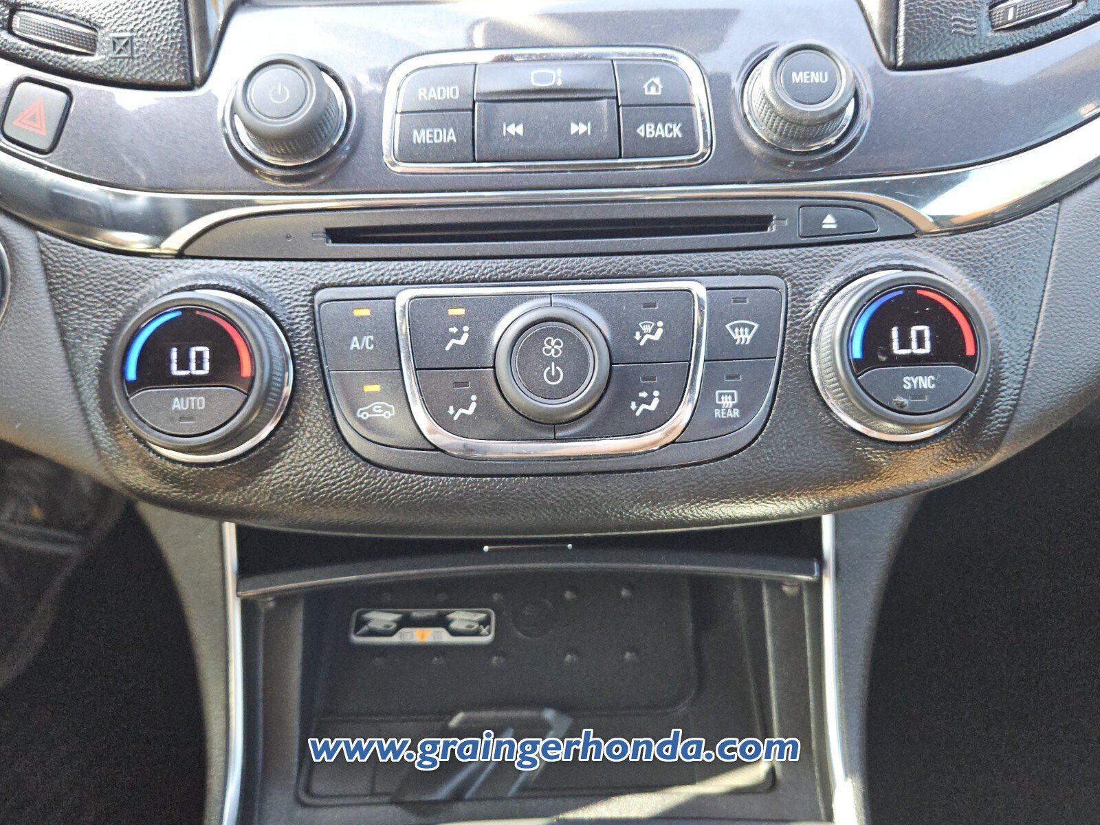 Used 2016 Chevrolet Impala LTZ w/ Enhanced Convenience Package FWD image 17