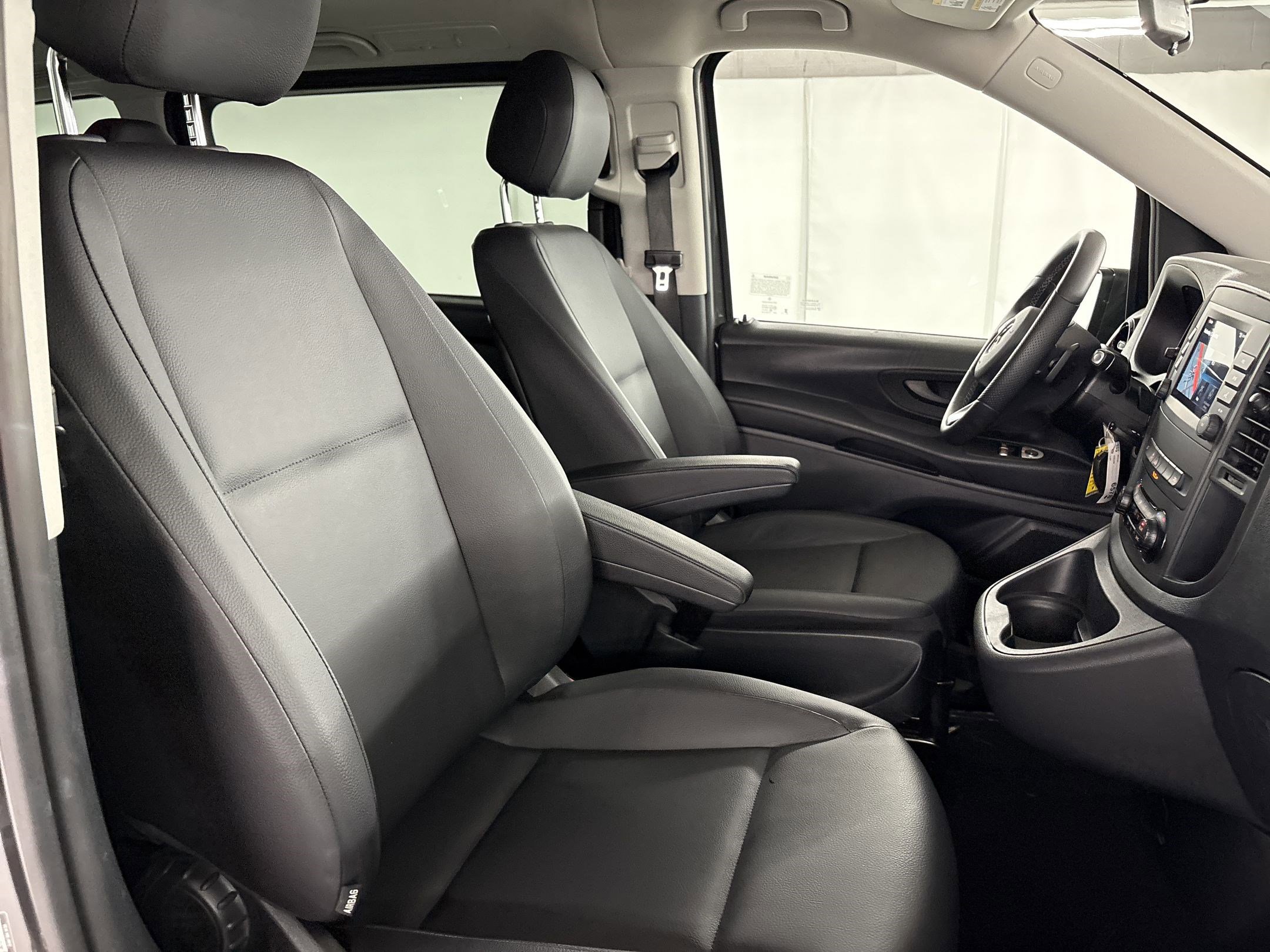 Used 2023 Mercedes-Benz Metris Passenger image 31