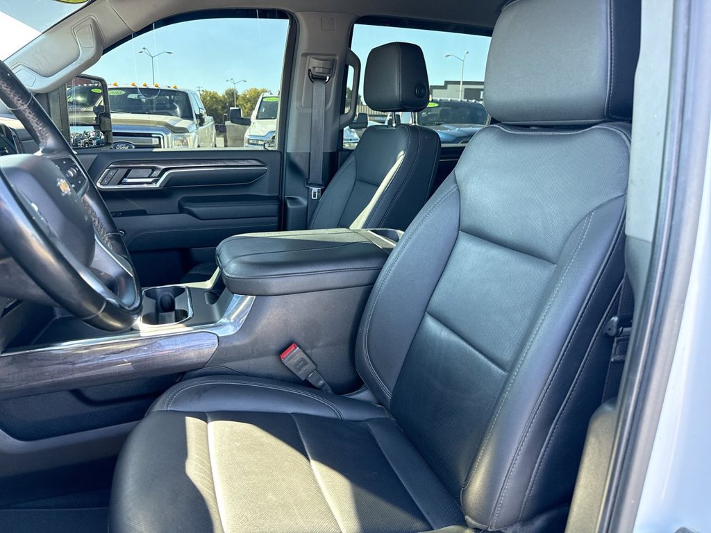 Used 2024 Chevrolet Silverado 3500 LTZ w/ LTZ Convenience Package AWD/4WD image 13
