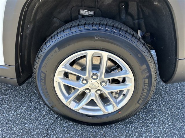 New 2025 Jeep Grand Cherokee L Laredo w/ Luxury Tech Group I image 20