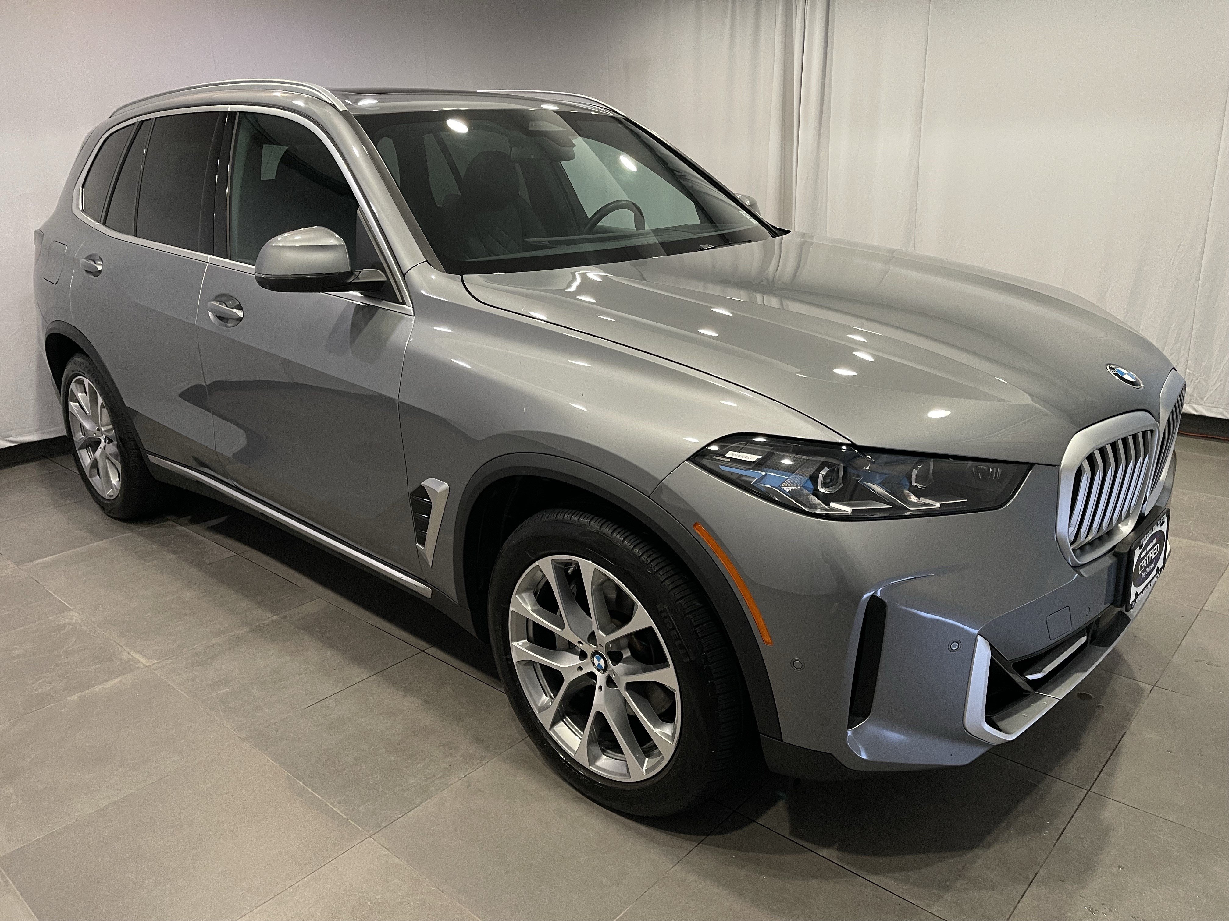 Used 2025 BMW X5 xDrive40i w/ Premium Package AWD/4WD image 3