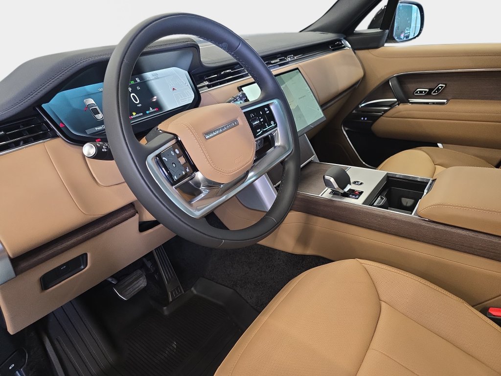 New 2026 Land Rover Range Rover Long Wheelbase SE AWD/4WD image 13