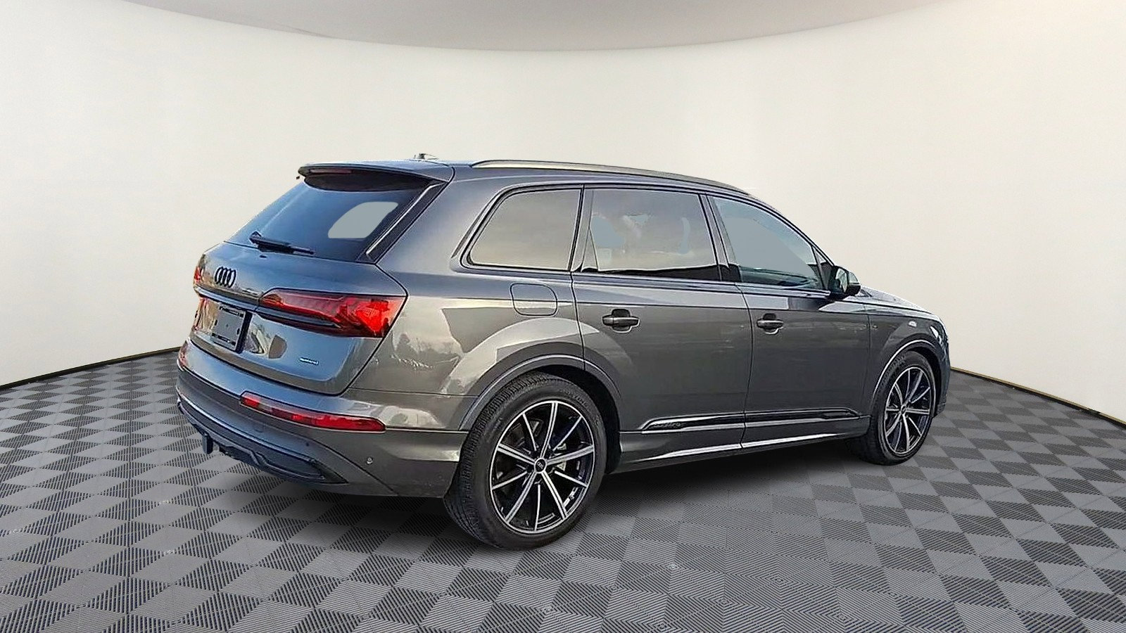Used 2024 Audi Q7 3.0T Prestige image 8