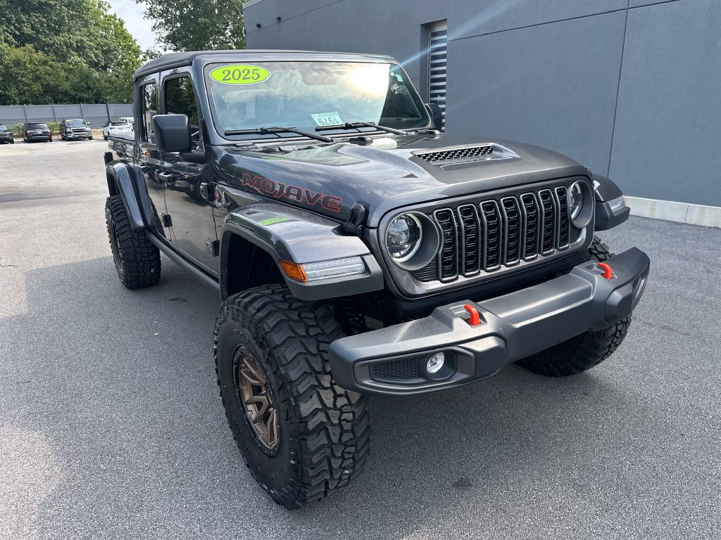 Used 2025 Jeep Gladiator Mojave w/ Convenience Group AWD/4WD image 4