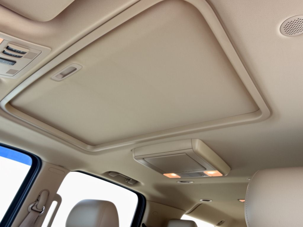 Used 2011 Chevrolet Suburban LTZ RWD image 27
