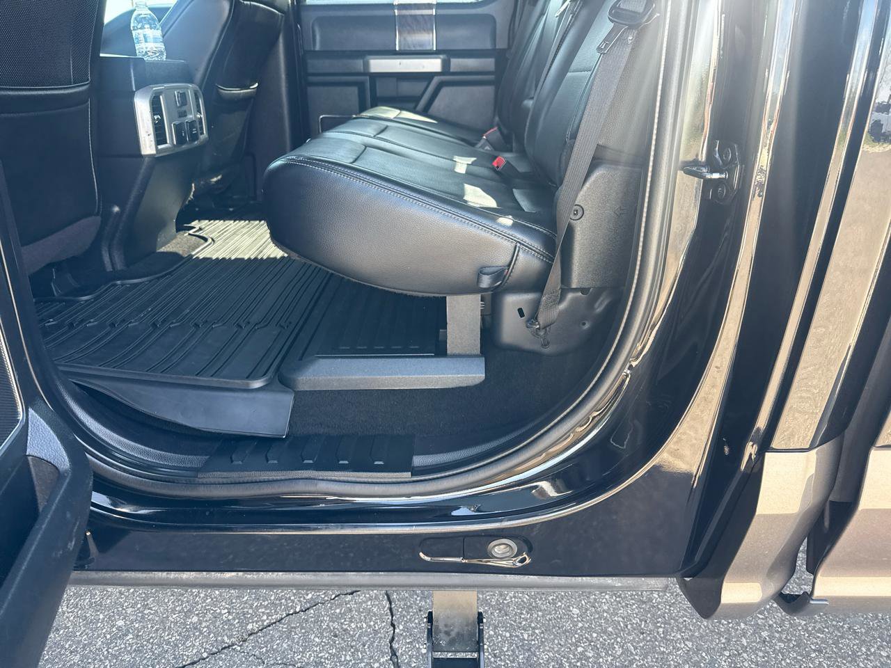 Used 2019 Ford F350 Lariat w/ Lariat Ultimate Package AWD/4WD image 27