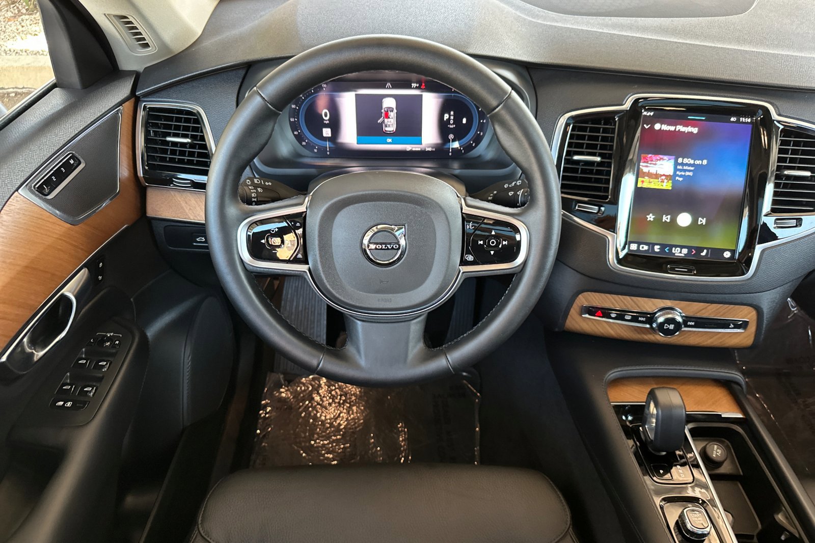 Certified 2025 Volvo XC90 B6 Plus image 16