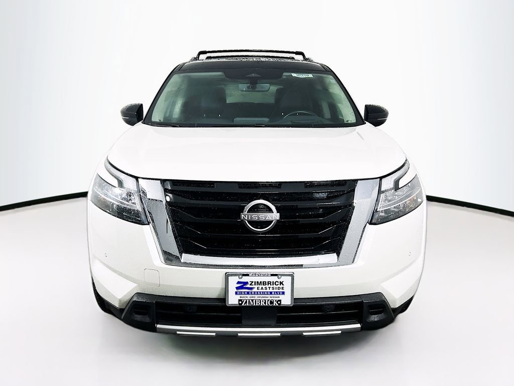 Used 2023 Nissan Pathfinder Platinum image 2