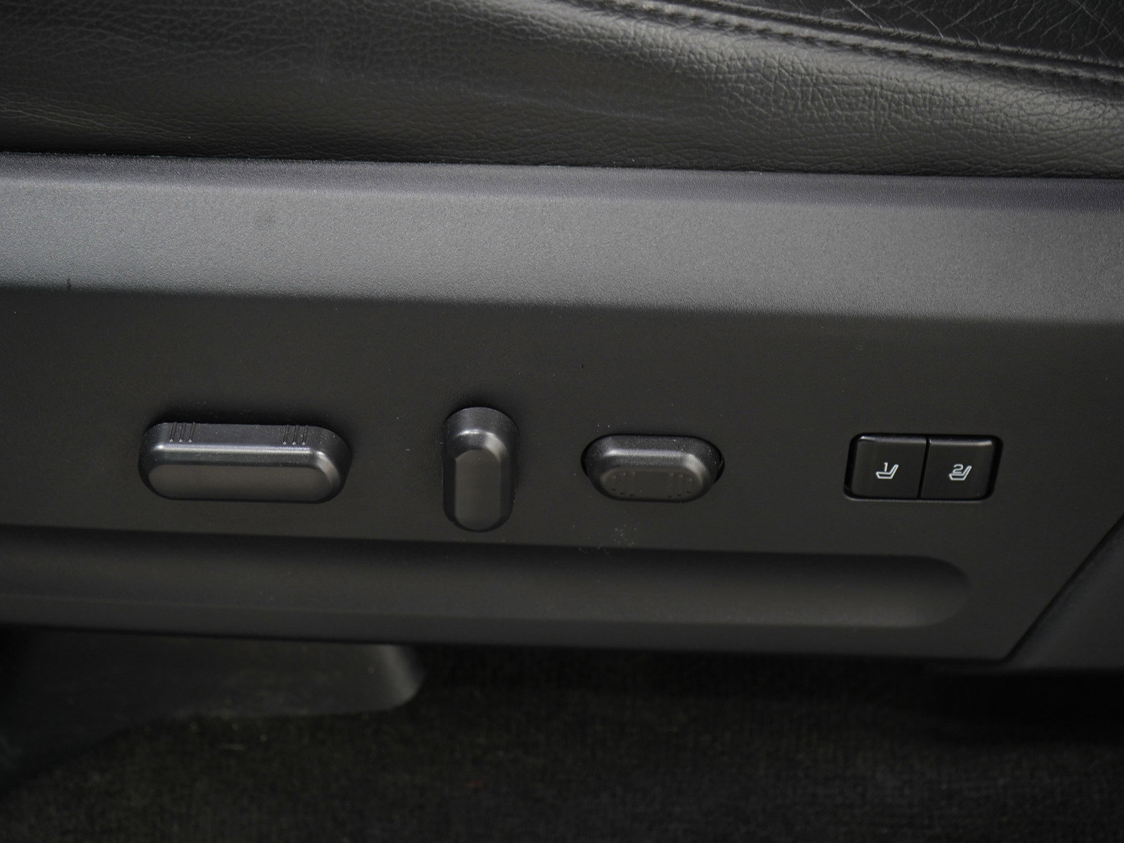 Used 2017 Ford Expedition XLT w/ Equipment Group 202A AWD/4WD image 30