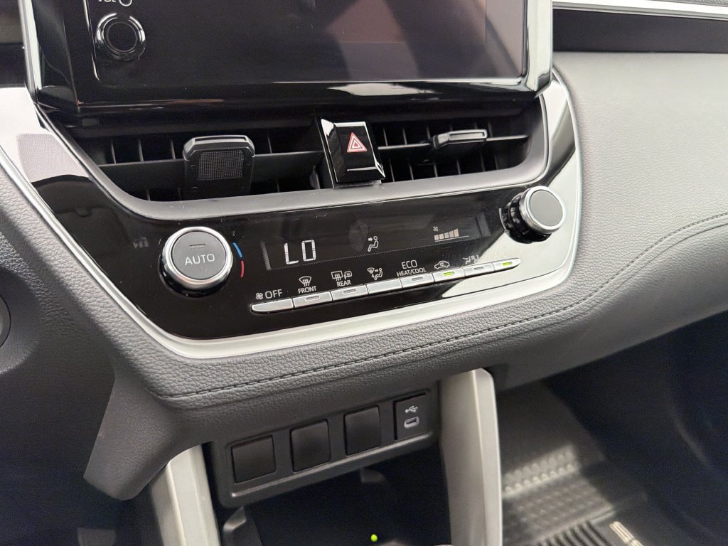 Used 2025 Toyota Corolla Cross LE FWD image 25