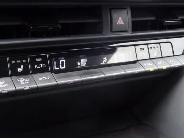Used 2024 Toyota Crown AWD/4WD image 28
