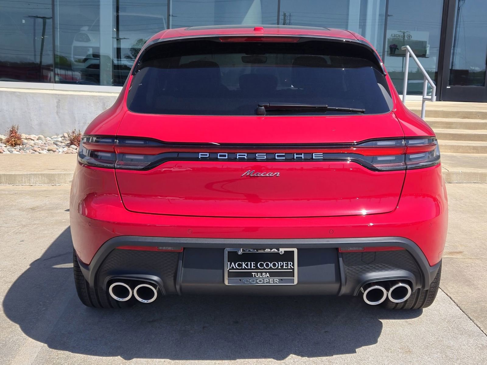 Used 2025 Porsche Macan image 6