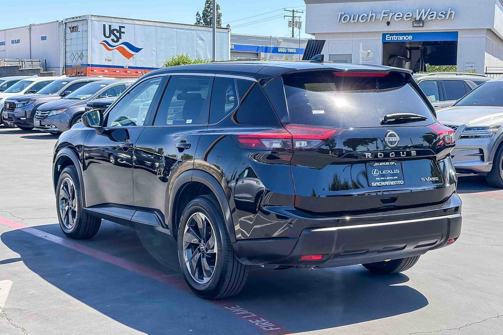 Used 2024 Nissan Rogue SV image 2