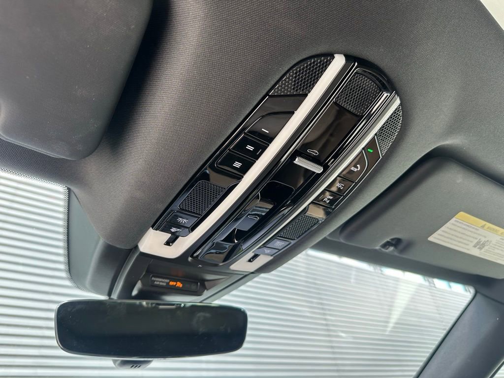 Certified 2023 Porsche Cayenne Platinum Edition image 36