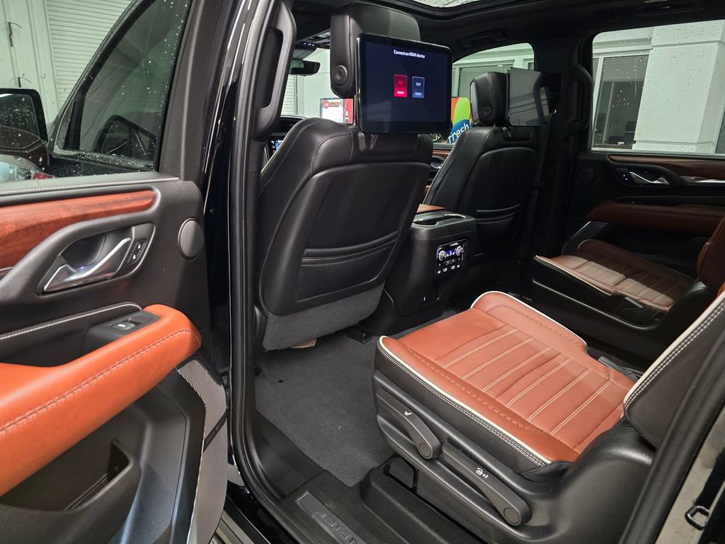 Used 2023 GMC Yukon XL Denali Ultimate AWD/4WD image 32