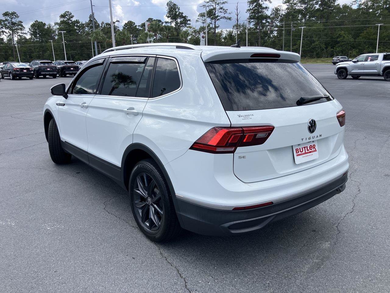 Used 2024 Volkswagen Tiguan SE FWD image 3