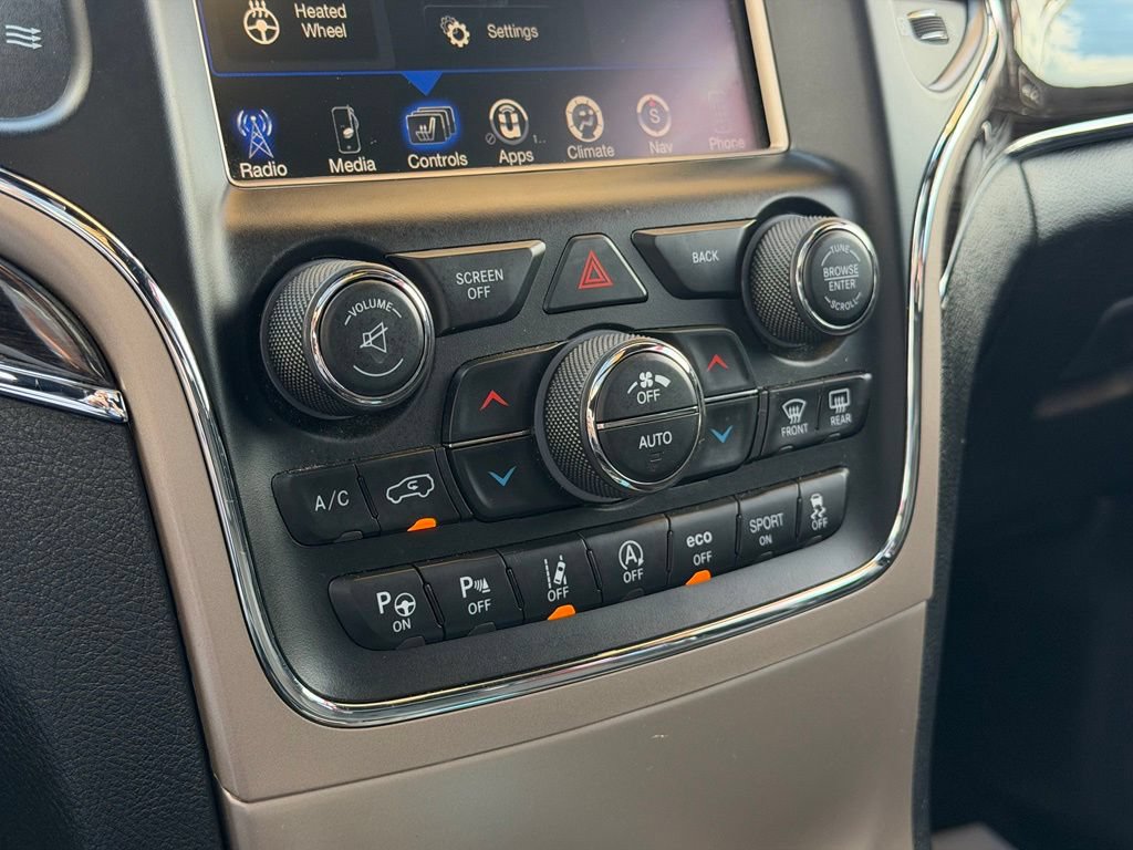 Used 2017 Jeep Grand Cherokee Overland w/ Jeep Active Safety Group AWD/4WD image 22