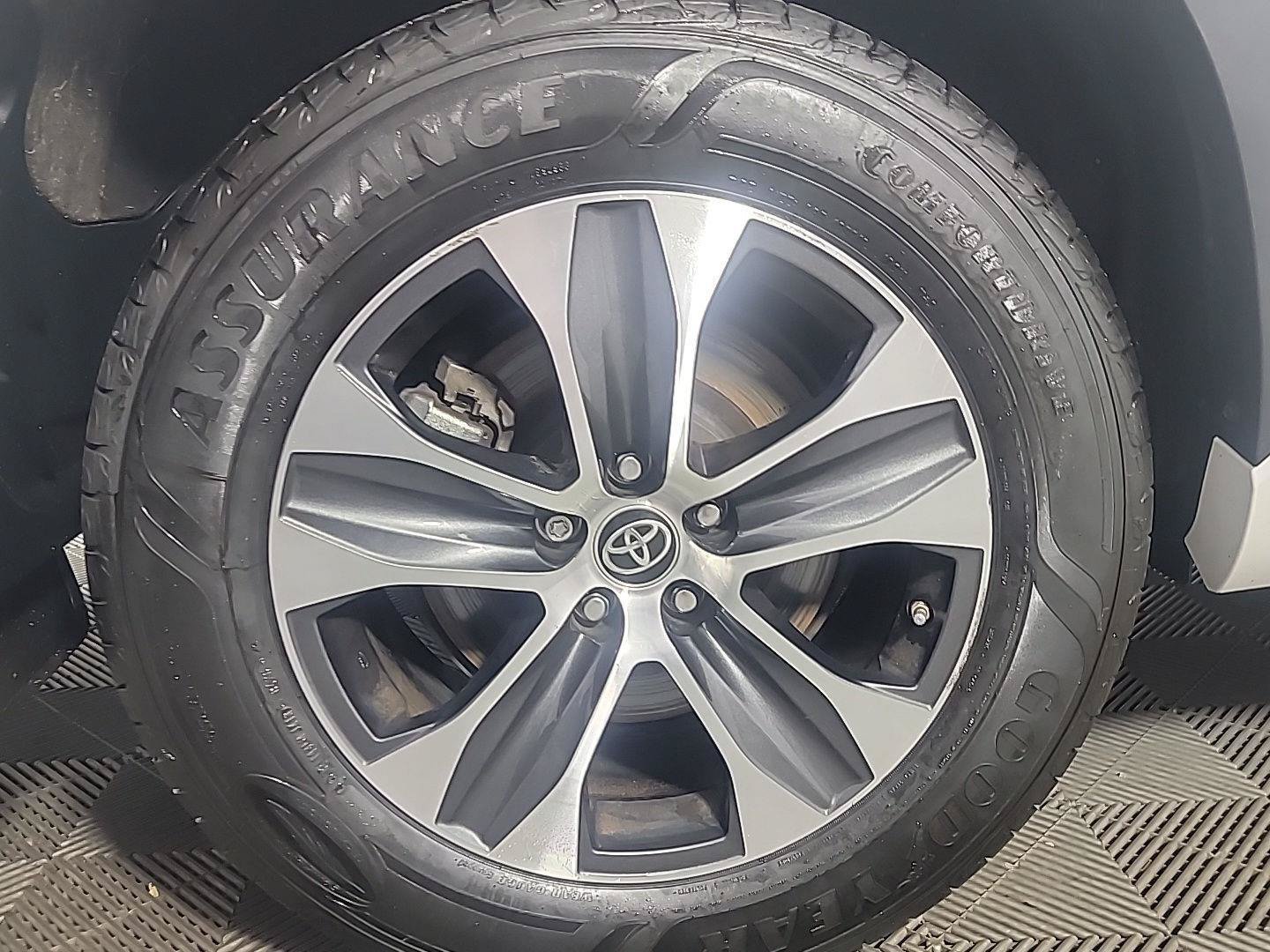 Used 2023 Toyota Highlander XLE AWD/4WD image 4