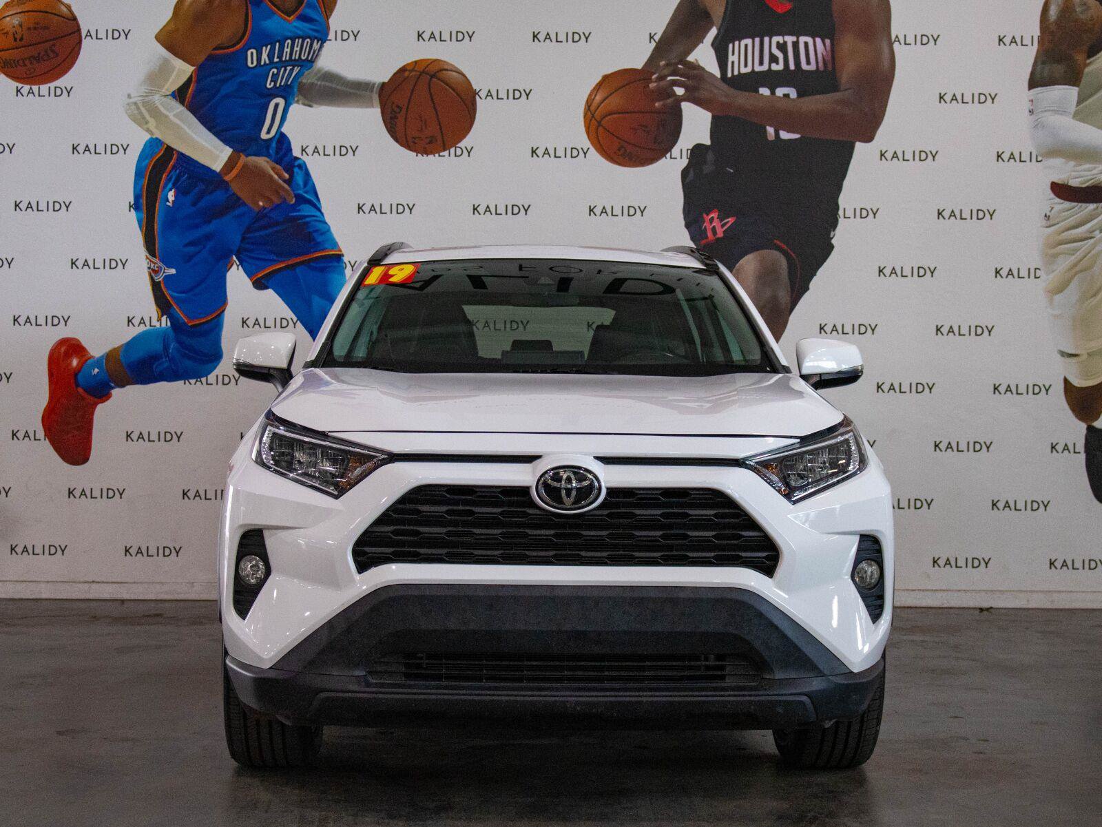 Used 2019 Toyota RAV4 XLE Premium FWD image 20