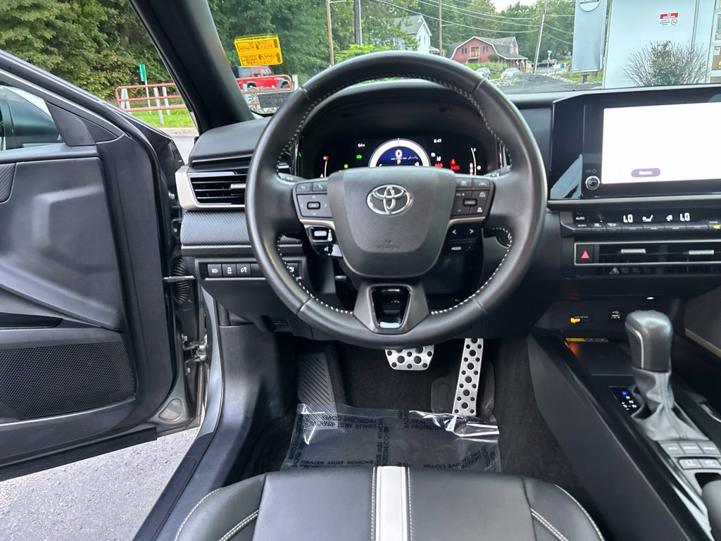 Certified 2025 Toyota Camry SE FWD image 13