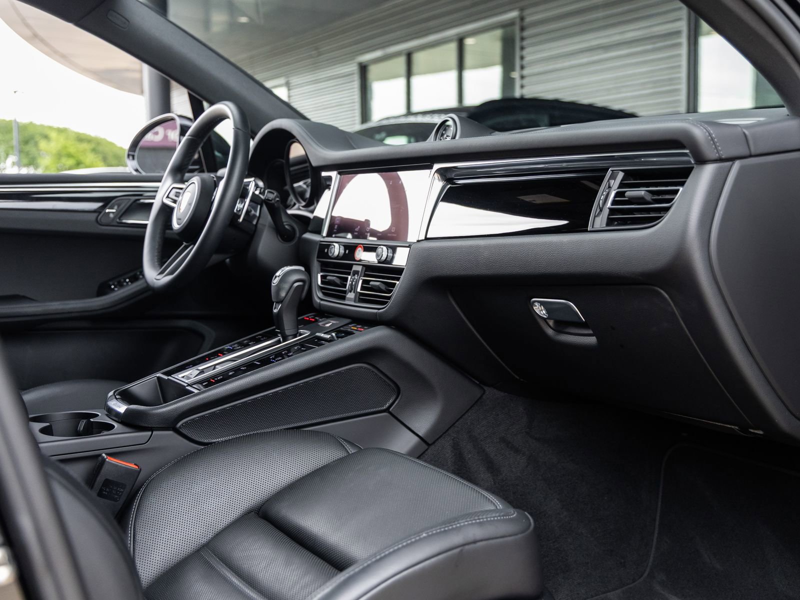 Certified 2022 Porsche Macan S image 47