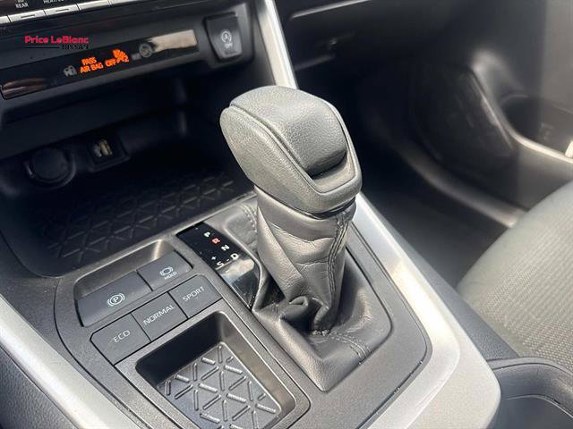 Used 2025 Toyota RAV4 XLE FWD image 26