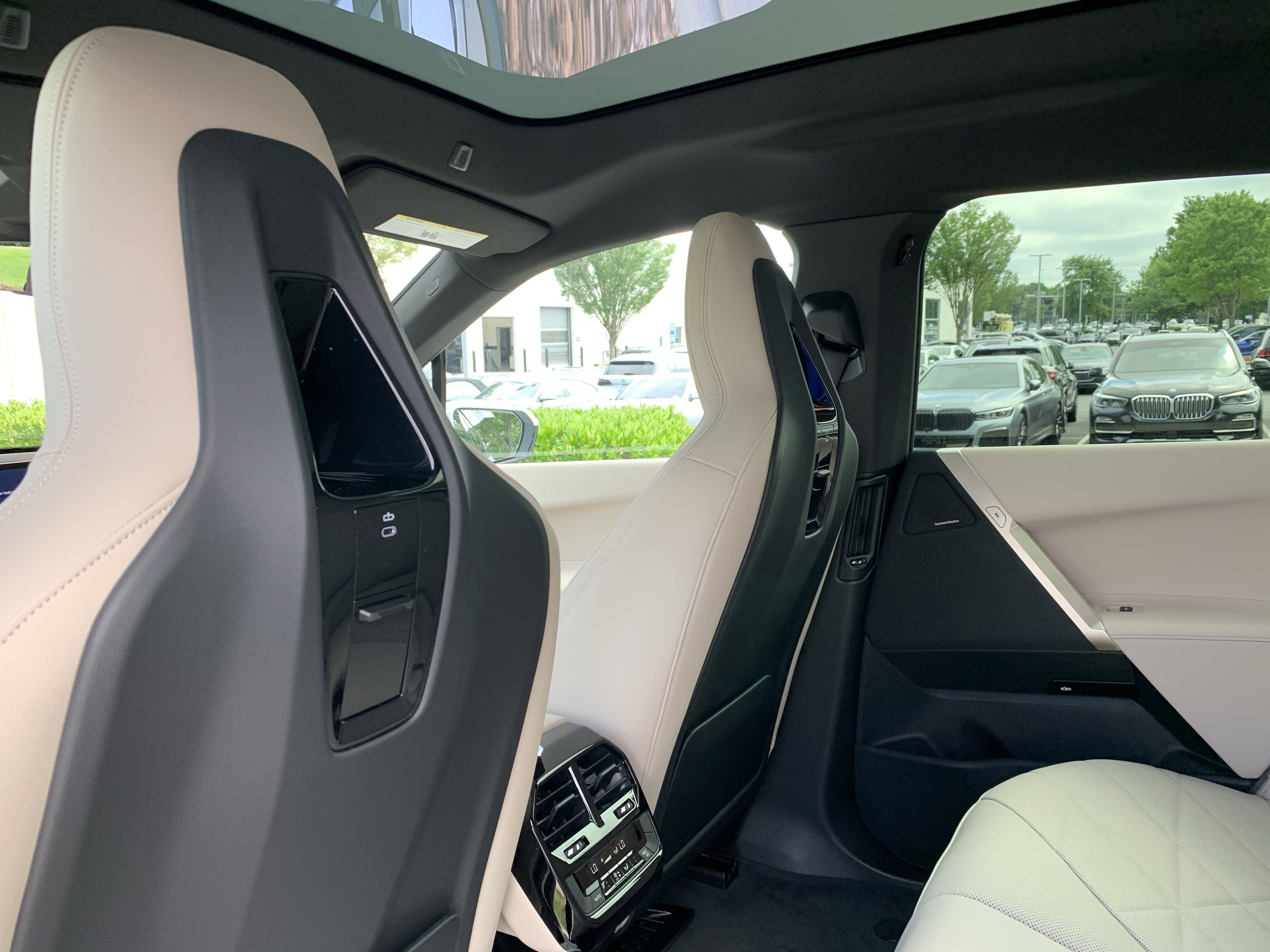 Used 2026 BMW iX xDrive60 w/ Premium Package image 34