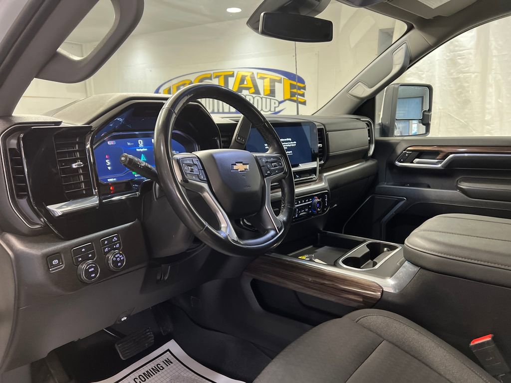 Used 2024 Chevrolet Silverado 2500 LT AWD/4WD image 25