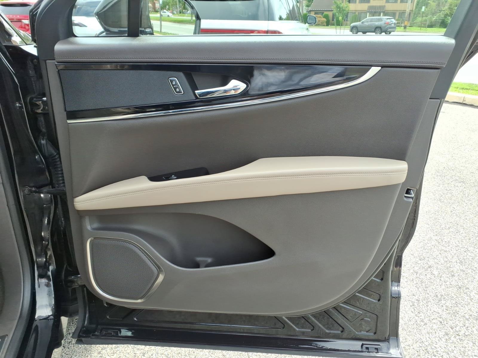 Certified 2023 Lincoln Nautilus FWD w/ Premium Package image 30