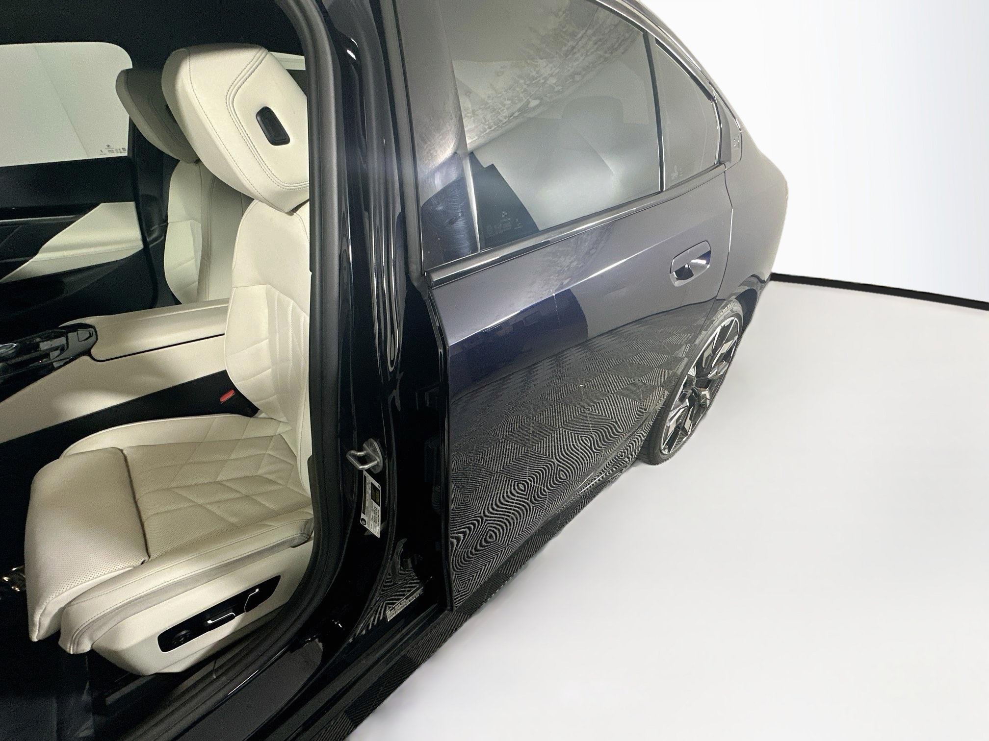 Used 2025 BMW 530i w/ M Sport Package RWD image 12