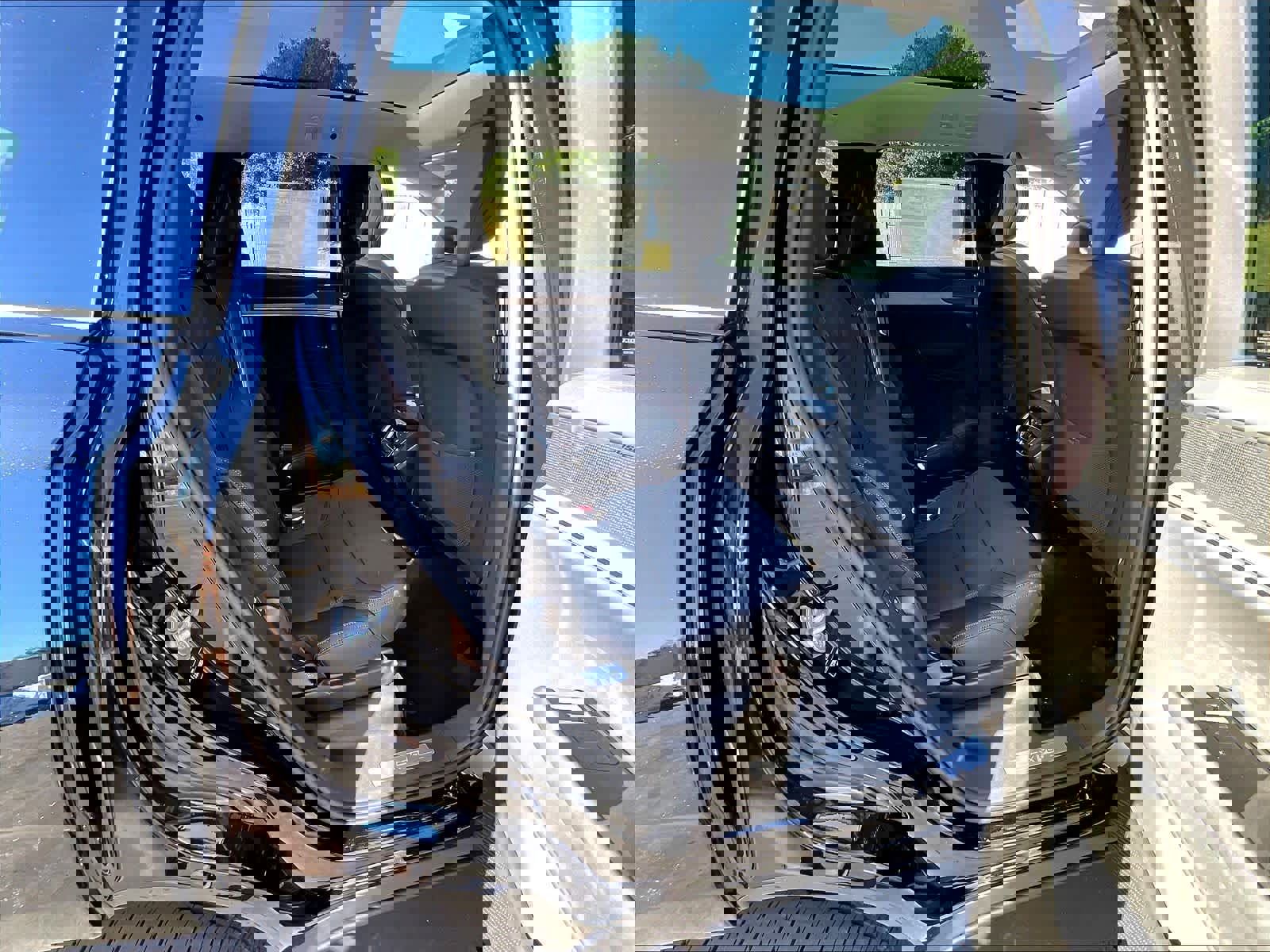 New 2025 Volvo EX90 Plus w/ Protection Package Premier image 27