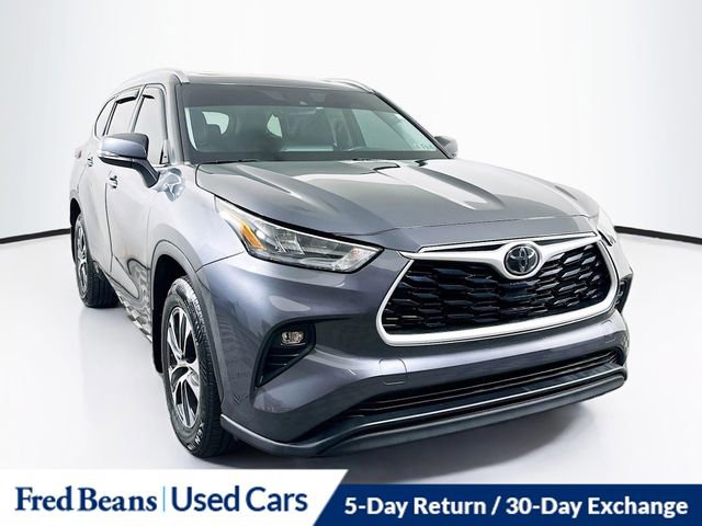 Used 2020 Toyota Highlander XLE AWD/4WD image 1