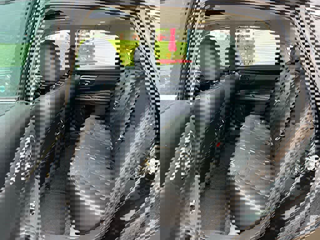 Used 2016 Nissan Altima 2.5 SL w/ Moonroof Package image 16