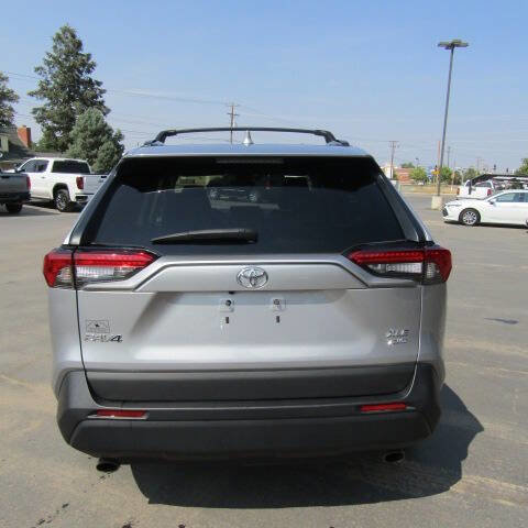 Used 2021 Toyota RAV4 XLE Premium image 5