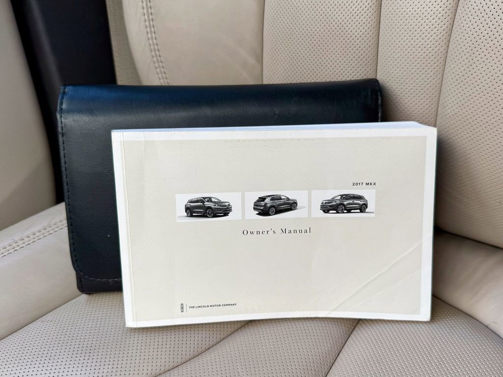 Used 2017 Lincoln MKX Reserve w/ Lincoln MKX Climate Package image 41