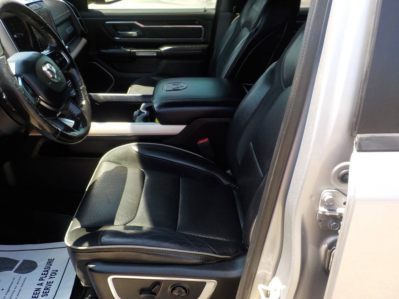 Used 2019 RAM 1500 Laramie w/ Sport Appearance Package AWD/4WD image 15